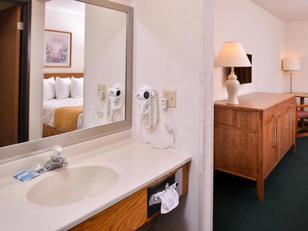 Americas Best Value Inn Missouri Valley Exterior foto